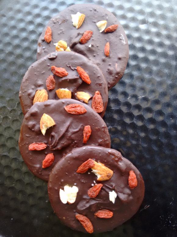 Dark chocolate & Goji Snapper | Naturally Yours